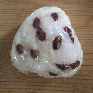 小豆ピーナッツ入りおにぎり♪ ੈ✩‧₊˚*